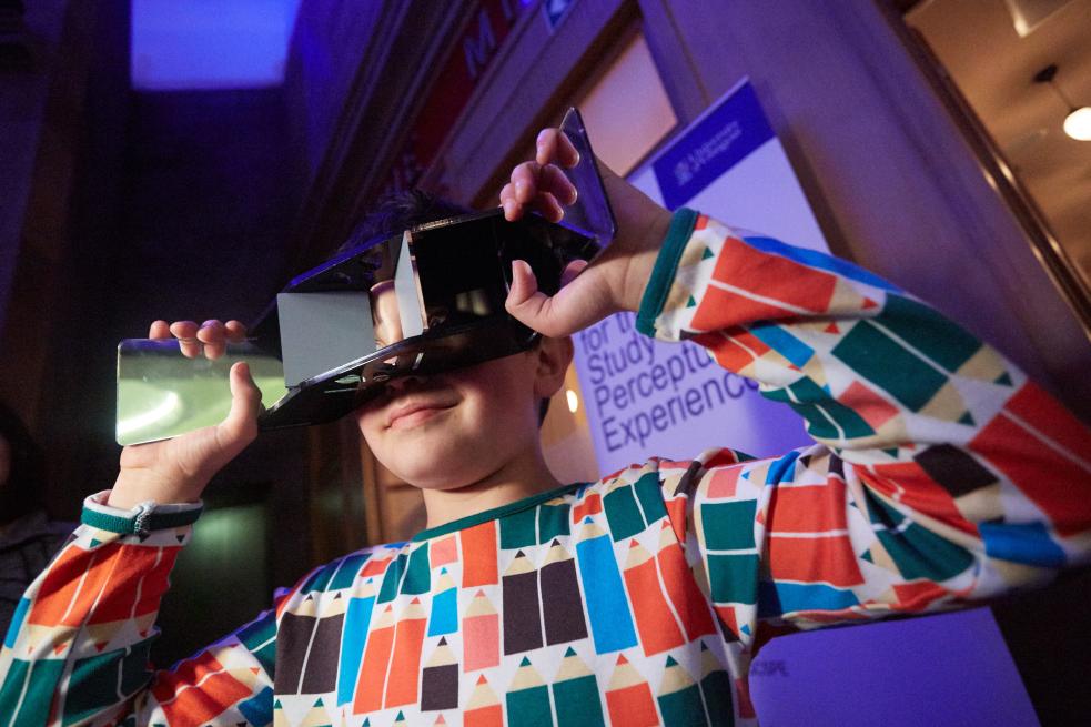 Explorathon: child with mirrored viewfinder